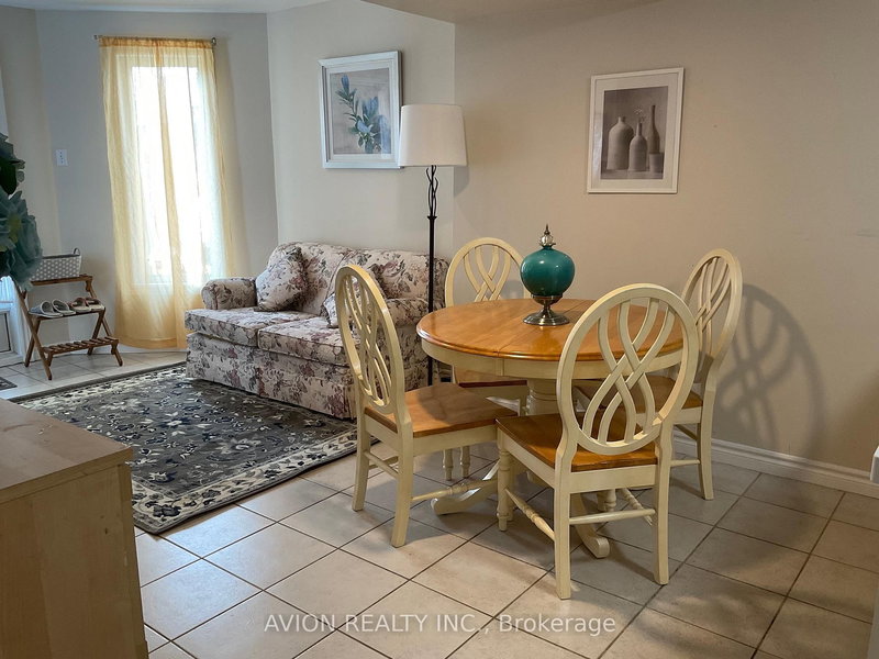 32 Manorheights St, Richmond Hill, L4S 2H2 | Image 3