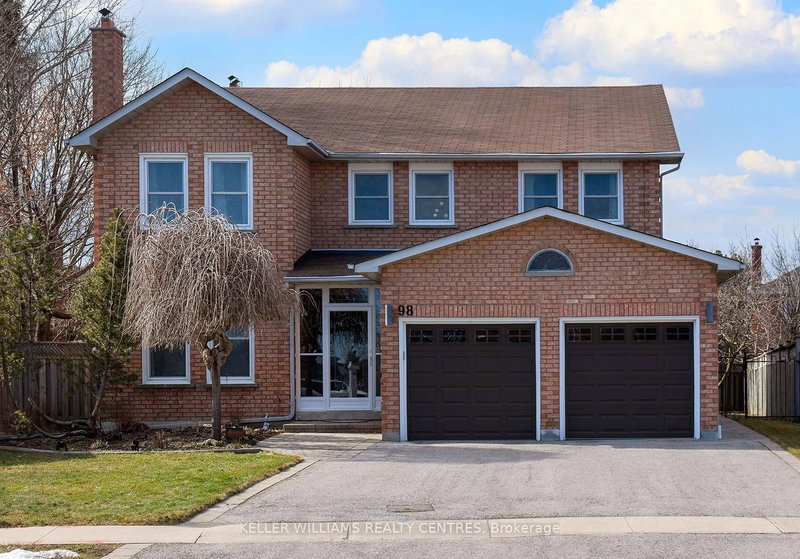 98 Keffer Circ, Newmarket, L3X 1R8 | Image 2