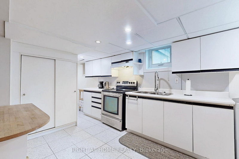 BSMT - 156 Trayborn Dr, Richmond Hill, L4C 4L1 | Image 2