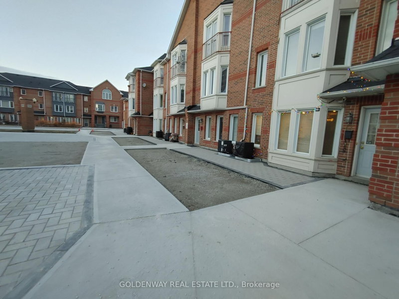 63 - 151 Townsgate Dr, Vaughan, L4J 8J7 | Image 2