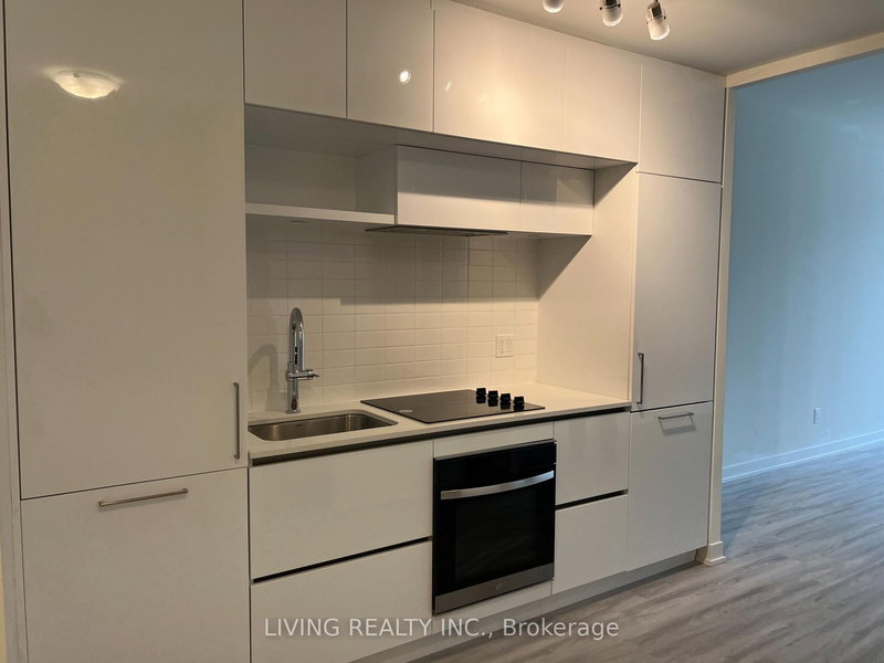 212 - 6 David Eyer Rd, Richmond Hill, L4S 0N6 | Image 3