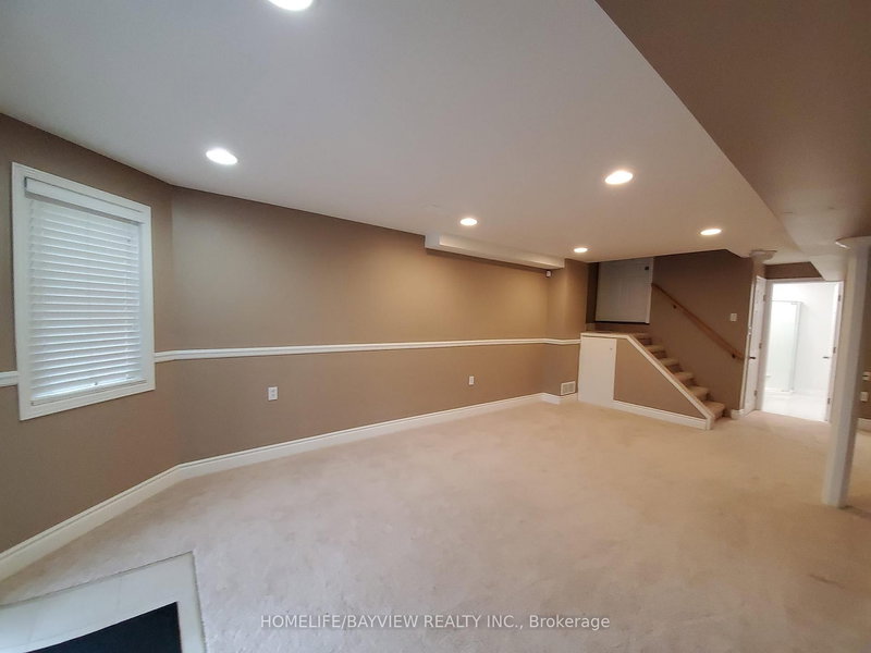 Lower - 644 Mcbean Ave, Newmarket, L3X 2J5 | Image 3