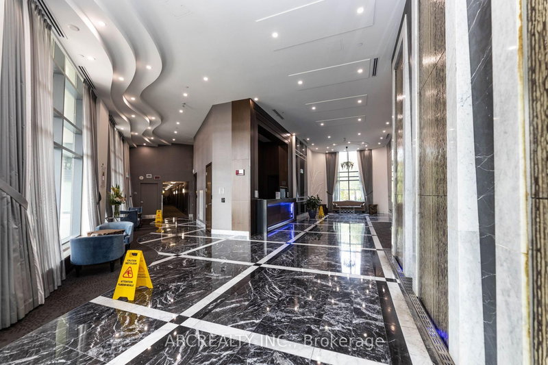 618 - 7608 Yonge St, Vaughan, L4J 0J5 | Image 2