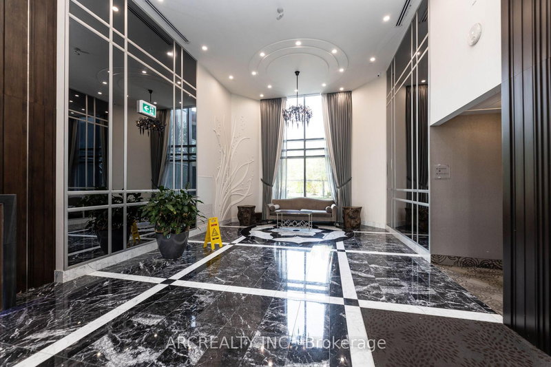 618 - 7608 Yonge St, Vaughan, L4J 0J5 | Image 3