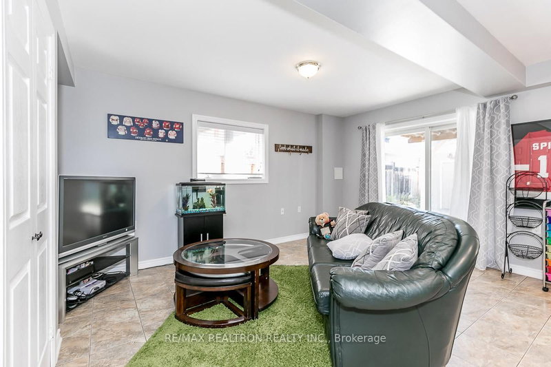 Bsmt - 75 Aishford Rd, Bradford West Gwillimbury, L3Z 3H9 | Image 2