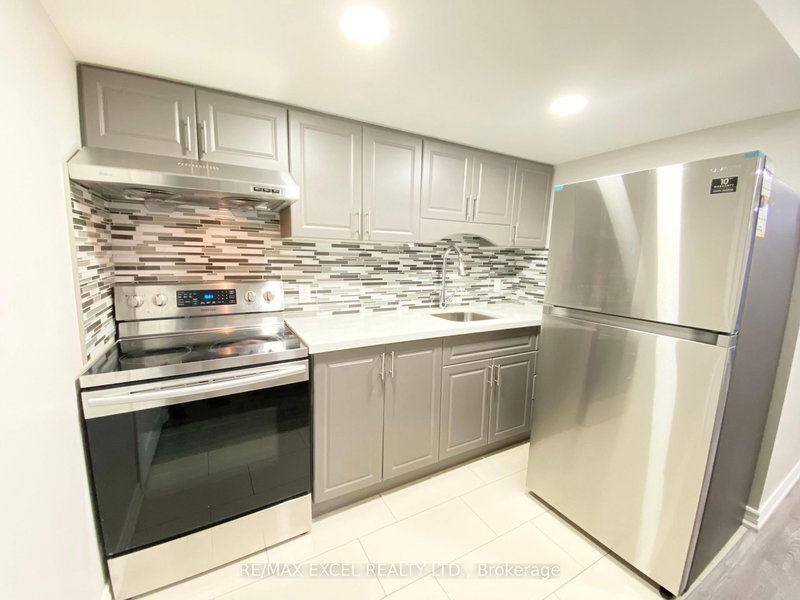 4 Reddington Rd, Markham, L3S 0E2 | Image 2