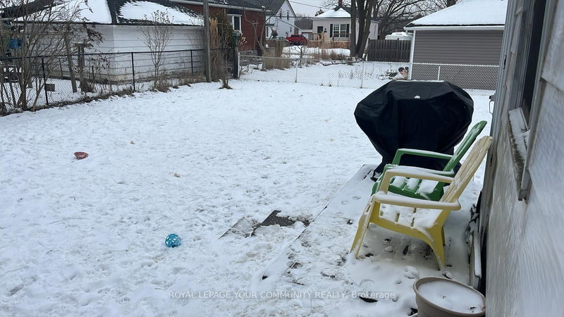 593 Watson Ave, Newmarket, L3Y 2V2 | Image 3