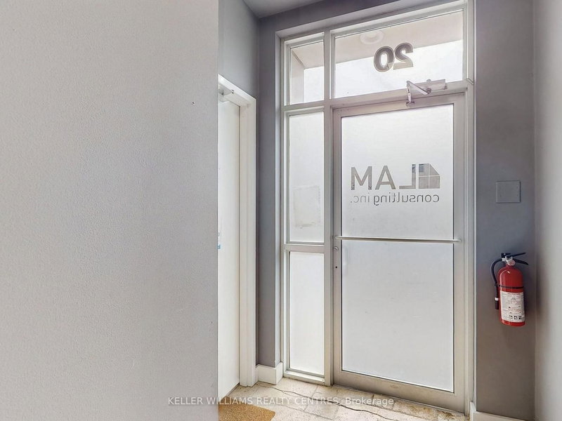 20 - 16945 Leslie St, Newmarket, L3Y 9A2 | Image 3