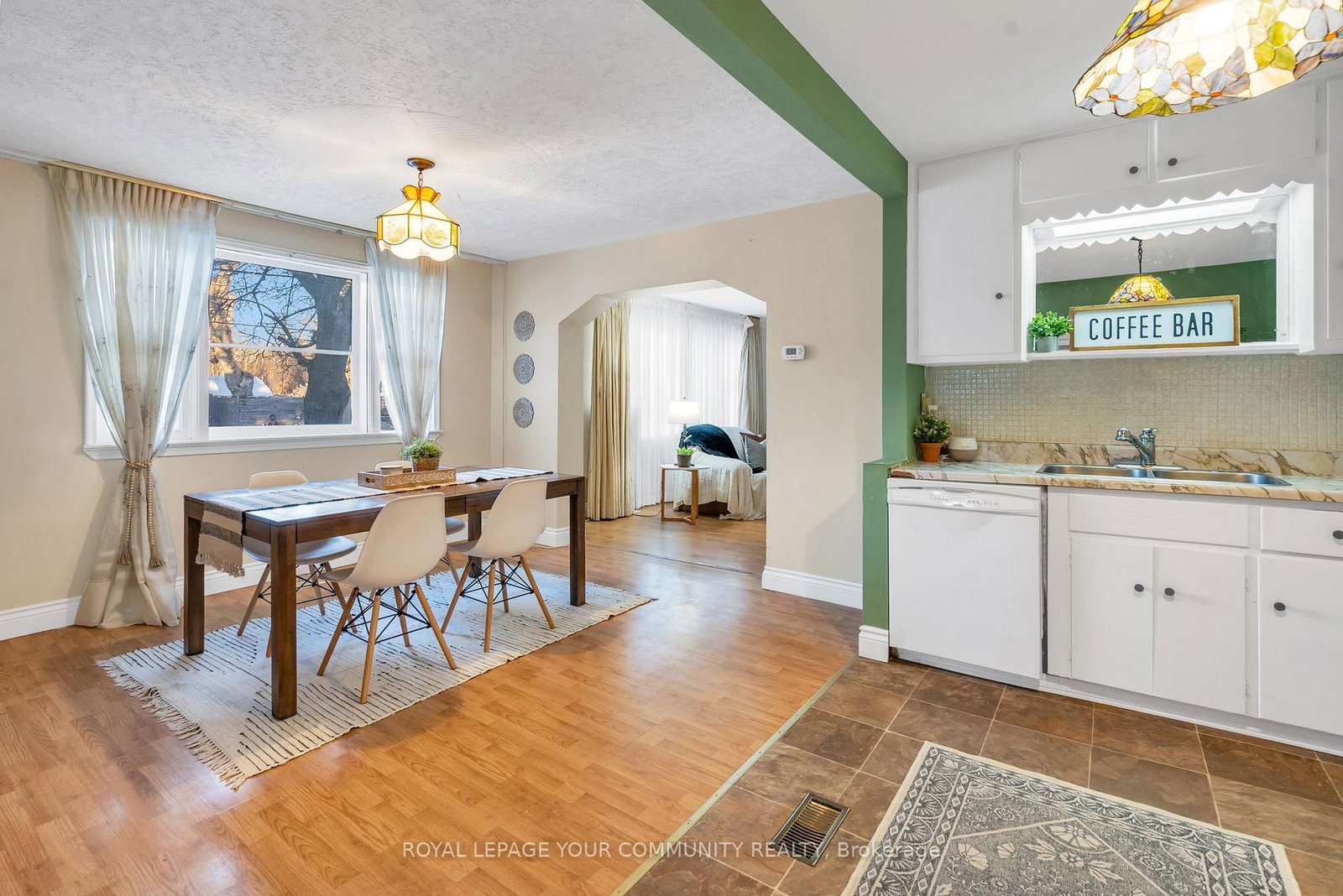 Listing Image 12