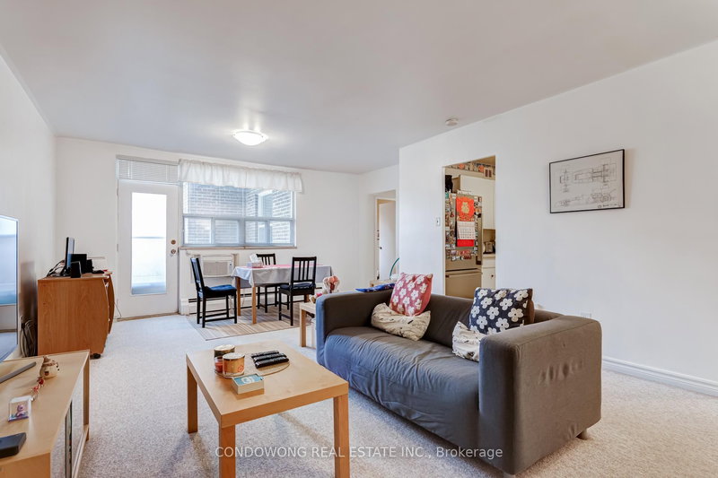 205 - 67 Richmond St, Richmond Hill, L4C 3Y3 | Image 2