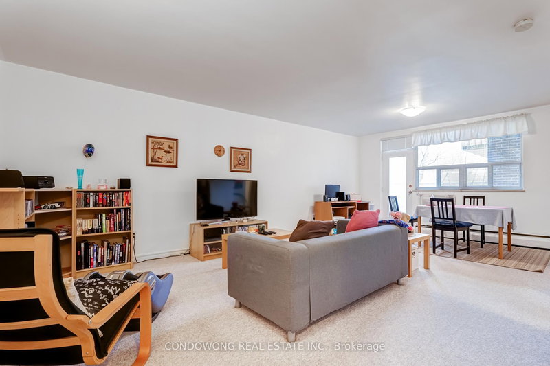 205 - 67 Richmond St, Richmond Hill, L4C 3Y3 | Image 3