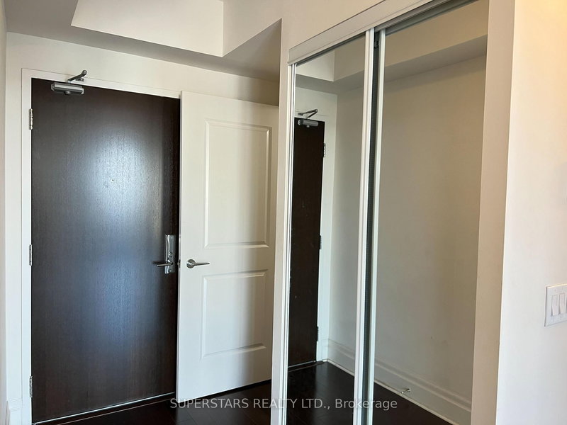 502C - 39 Upper Duke Cres, Markham, L6G 0B8 | Image 2