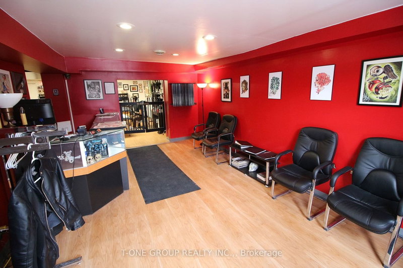 Ground - 6385 Main St, Whitchurch-Stouffville, L4A 1G4 | Image 3