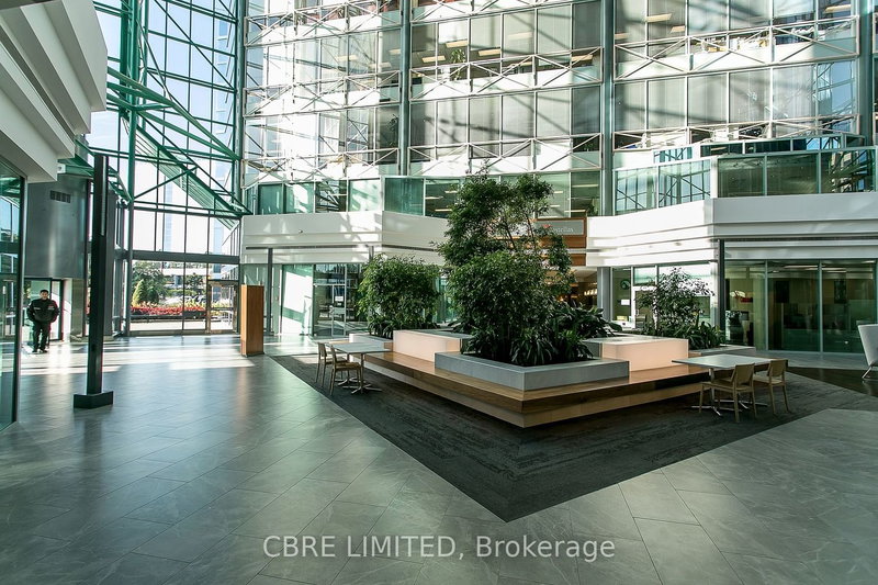 E700 - 675 Cochrane Dr, Markham, L3R 0B8 | Image 3