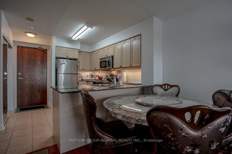 911 - 185 Oneida Cres, Richmond Hill, L4B 0B1 | Image 2