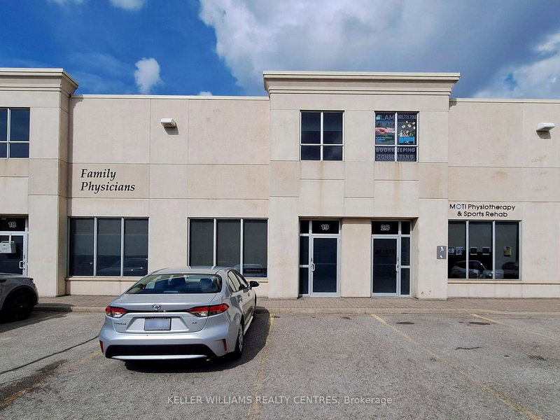 19-20 - 16945 Leslie St, Newmarket, L3Y 9A2 | Image 2