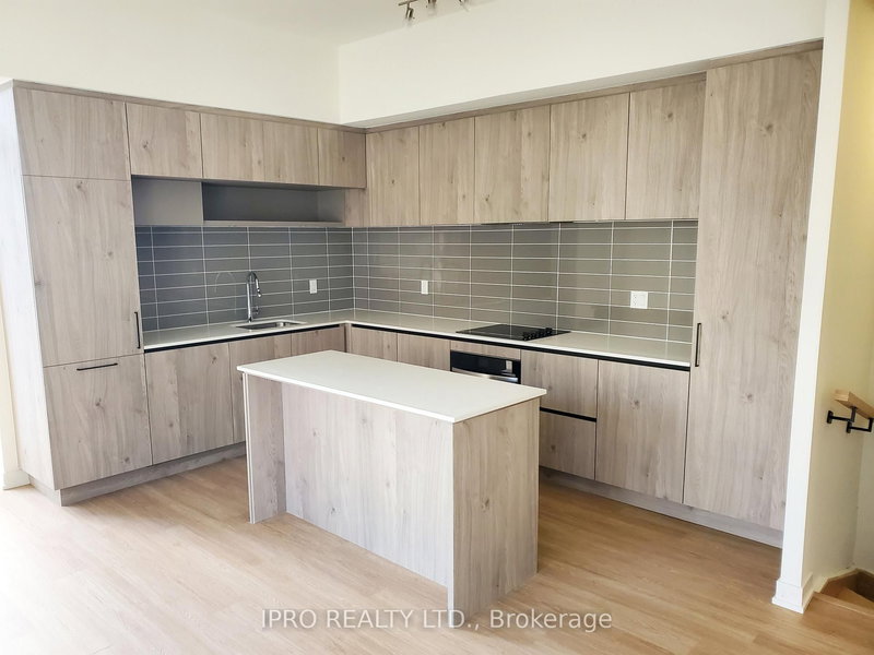 1411 - 15 David Eyer Rd, Richmond Hill, L4S 0N2 | Image 2