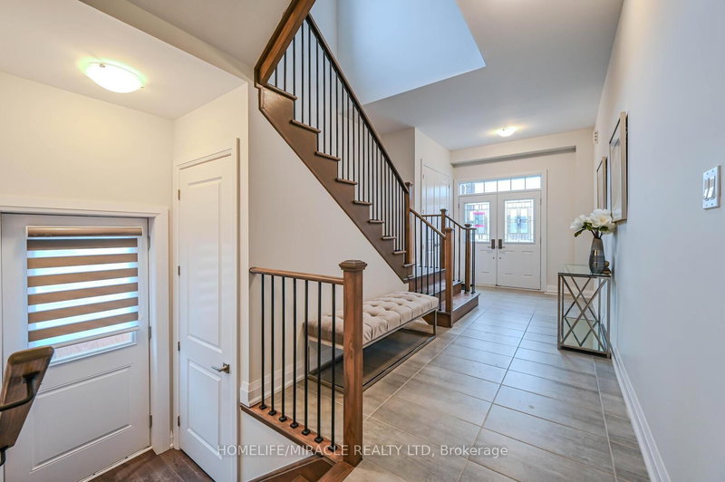 47 Mapleton St, Richmond Hill, L4E 1H5 | Image 3
