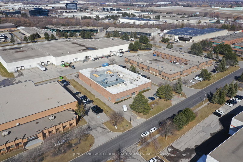 30 Sims Cres, Richmond Hill, L4B 2N9 | Image 3