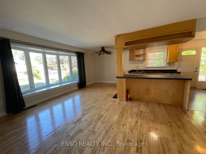 24 Gentry Cres, Richmond Hill, L4C 2G9 | Image 2