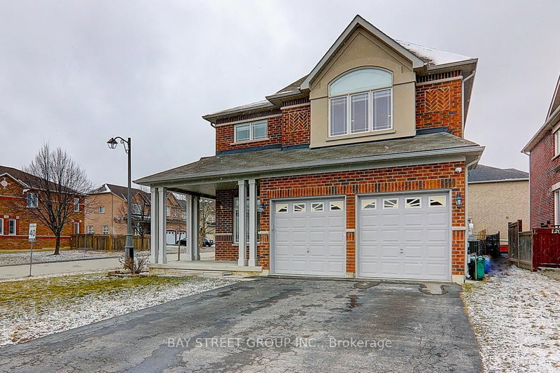 201 Bilbrough St, Aurora, L4G 7X1 | Image 2