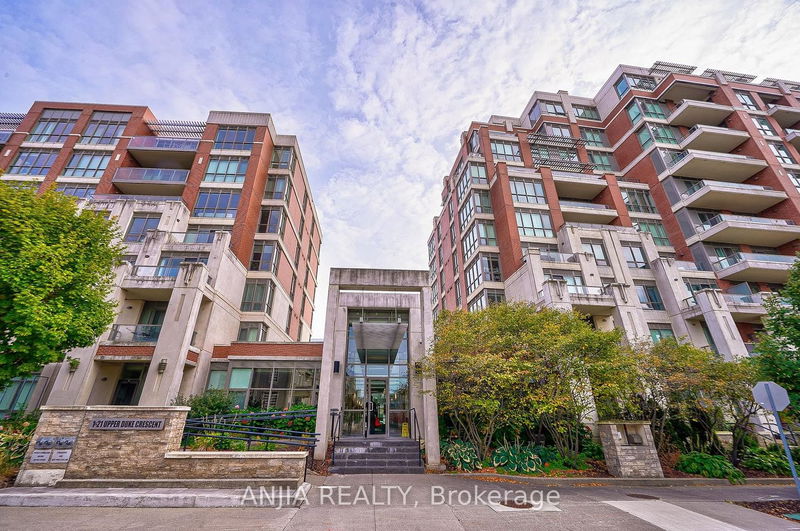 home for lease on 314B-21 Upper Duke Crescent