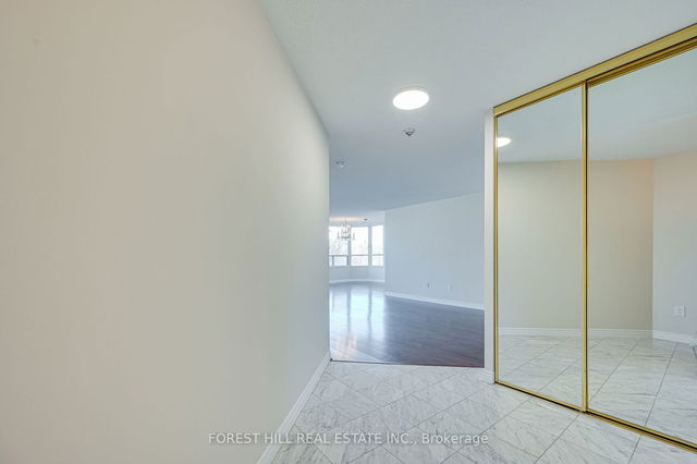 304 - 7 Townsgate Drive