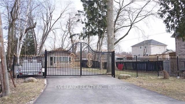 home for sale on 477 Lake Drive S