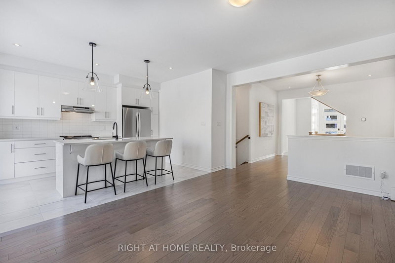 720 Mika St, Innisfil, L9S 2J6 | Image 3