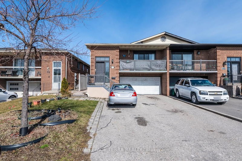 home for lease on Upper-50 Ashburn Crescent