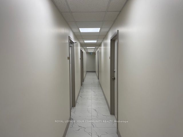 100 D - 107 Holland St, Bradford West Gwillimbury, L3Z 2B7 | Image 3