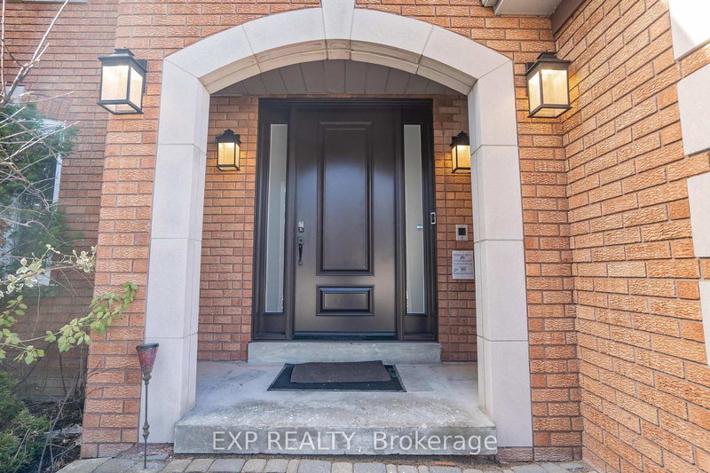 2A Chiltern Hill, Richmond Hill, L4B 3B9 | Image 2