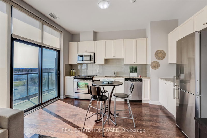 705 - 10376 Yonge St, Richmond Hill, L4C 3B8 | Image 3