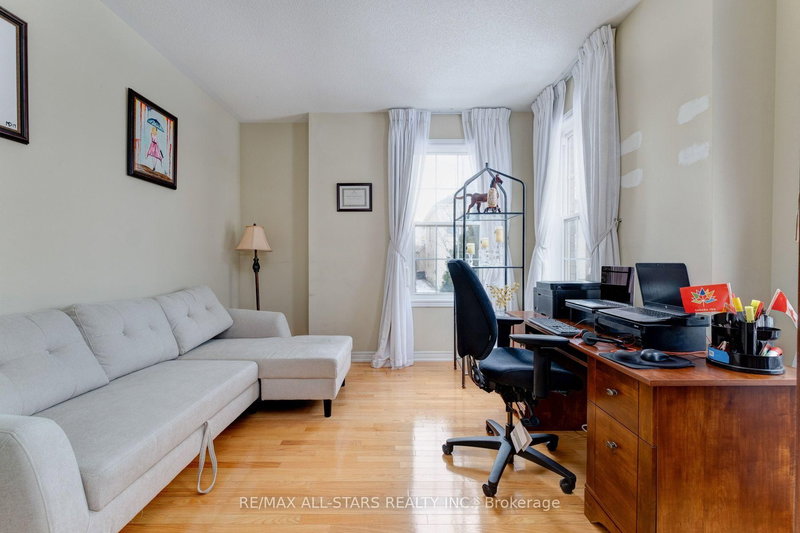 18 Orr Farm Rd, Markham, L6C 0A3 | Image 2