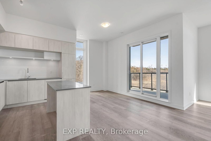 TH810 - 3 Steckley House Lane, Richmond Hill, L4S 1L9 | Image 3