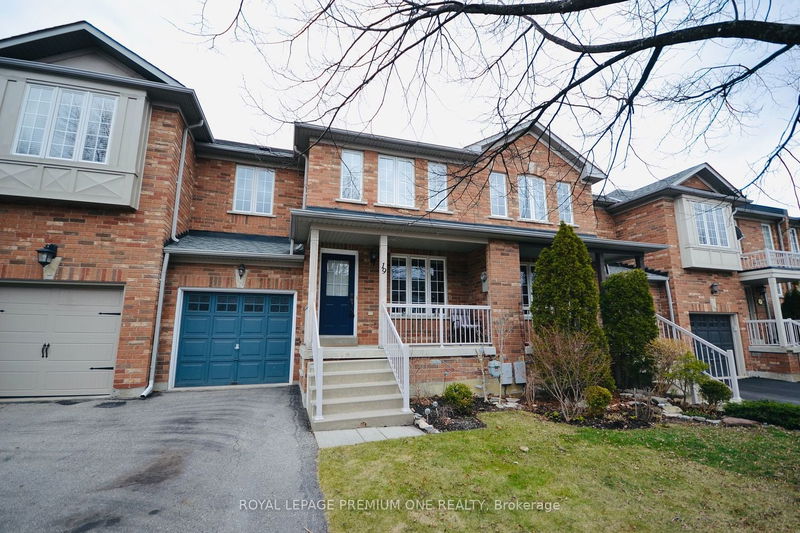 home for lease on 19 Montreaux Crescent