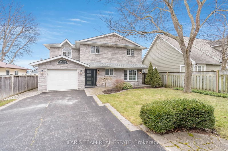 home for sale on 927 Barry Avenue