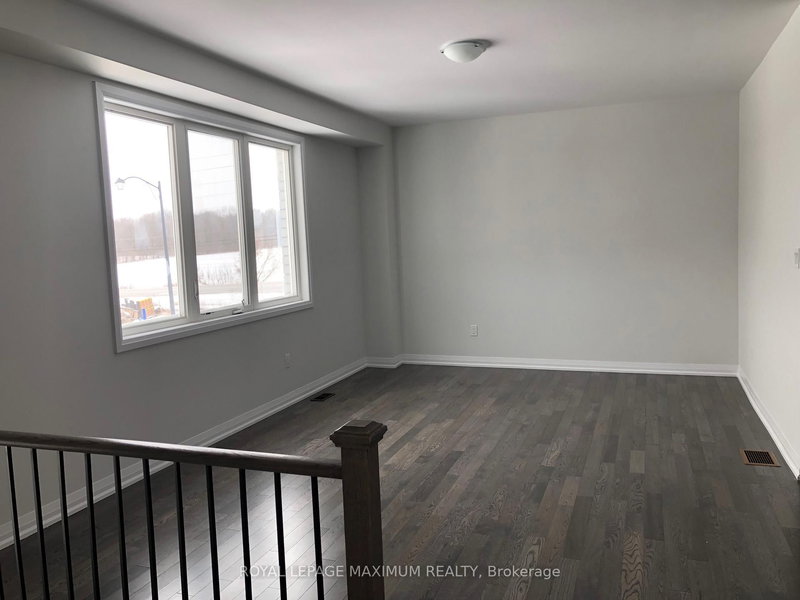 1466 Stovell Cres, Innisfil, L0L 1W0 | Image 3