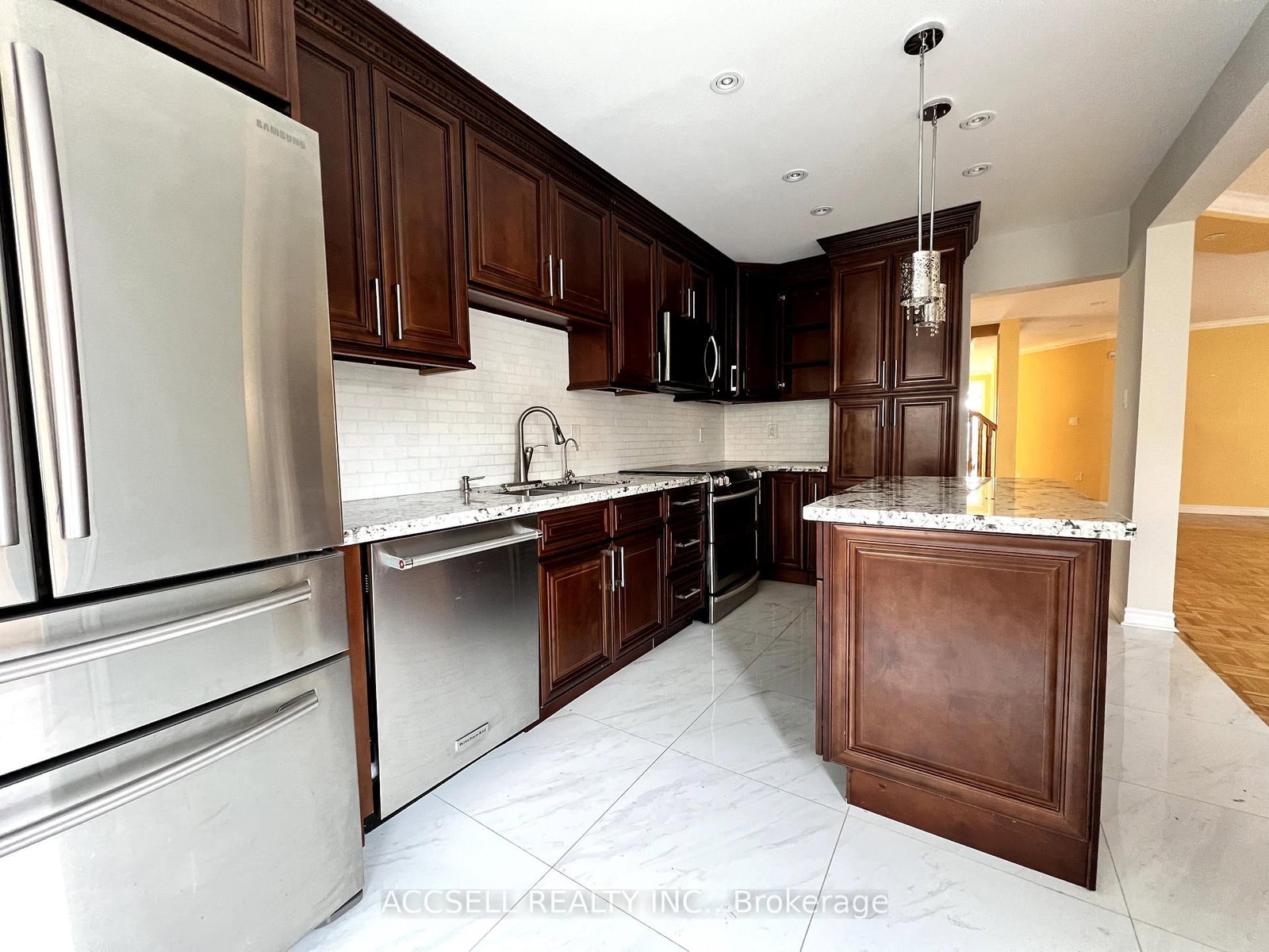Listing Image 6
