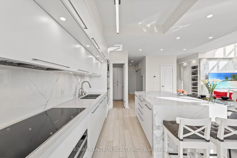 507 - 8763 Bayview Ave, Richmond Hill, L4B 3V1 | Image 2