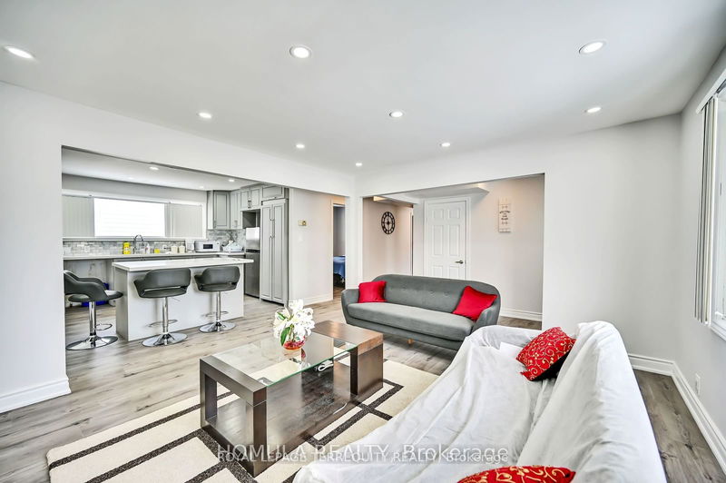 358 The Queensway  S Georgina, L4P 2C2 | Image 5