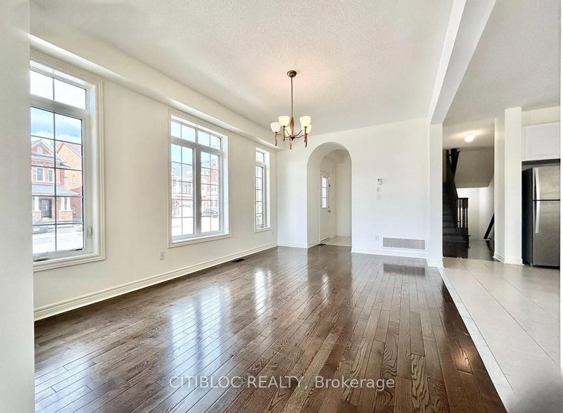 Upper - 35 Clarinet Lane, Whitchurch-Stouffville, L4A 4N8 | Image 2