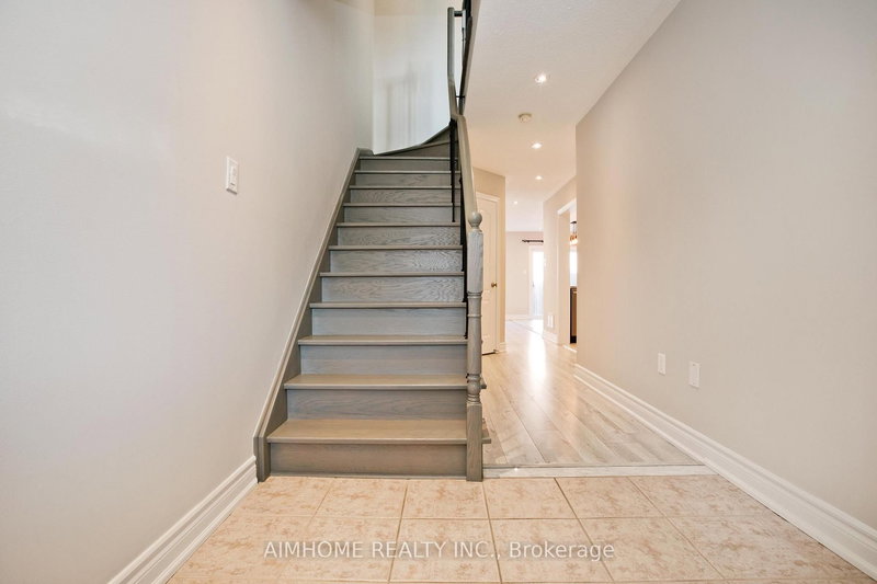 151 Amulet Cres, Richmond Hill, L4S 2T5 | Image 2