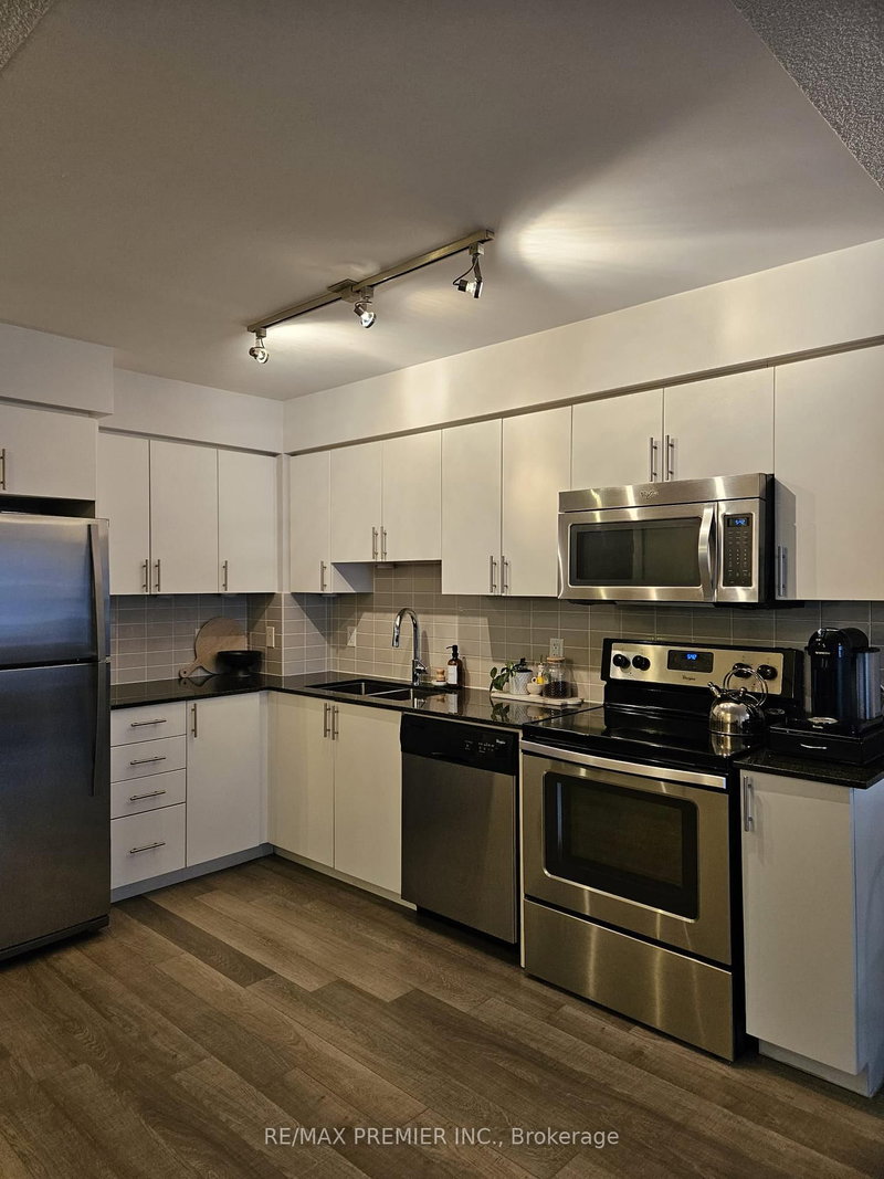 318 - 372 Highway 7 E, Richmond Hill, L4B 0C6 | Image 2
