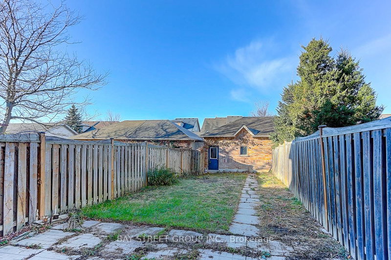 29 Queen's Plate Dr, Markham, L6C 2A9 | Image 3