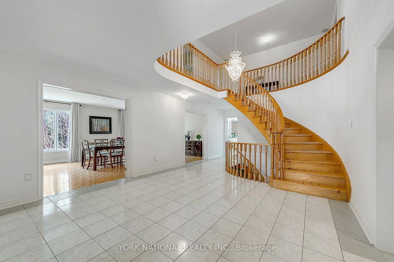 7 Wendover Crt, Richmond Hill, L4B 3G4 | Image 3