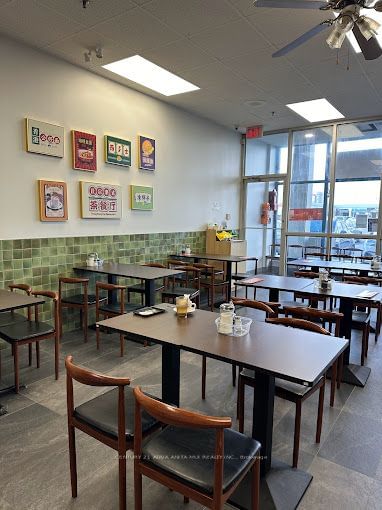 52 - 10909 Yonge St, Richmond Hill, L4C 3E3 | Image 3