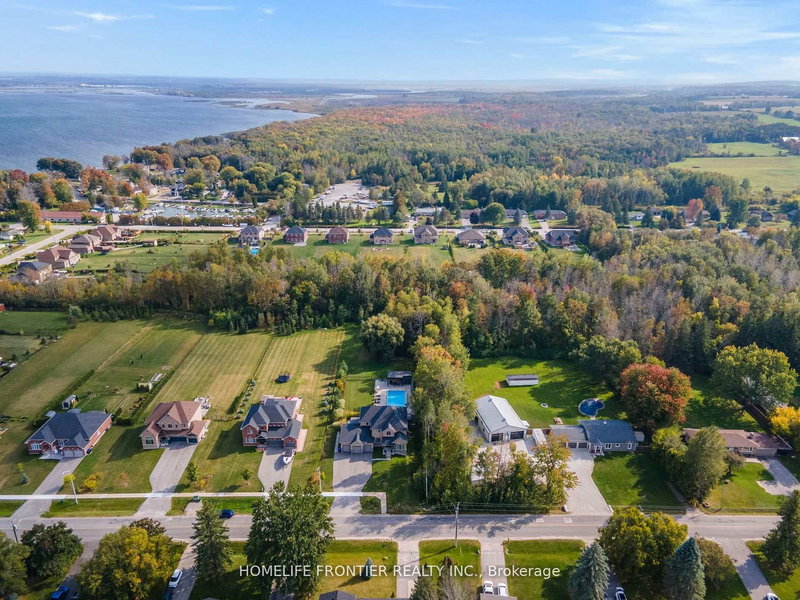 1195 Shore Acres Dr, Innisfil, L0L 1R0 | Image 2
