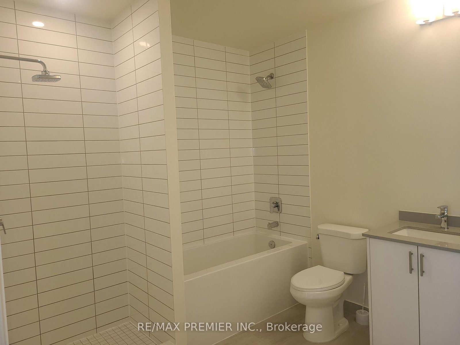 9000 Jane Street, Unit PH 202 - Photo 11