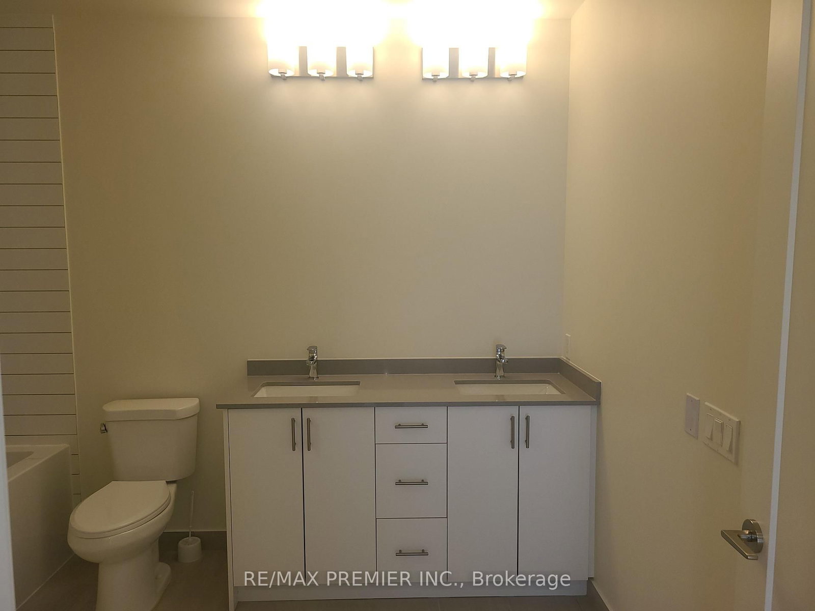 9000 Jane Street, Unit PH 202 - Photo 12